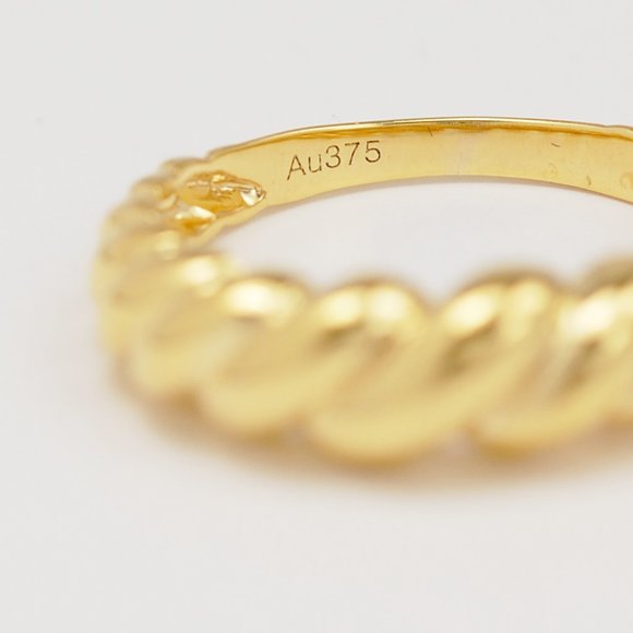 9K Solid Gold Croissant Ring - NEW/NEVER WORN - Picture 2 of 5